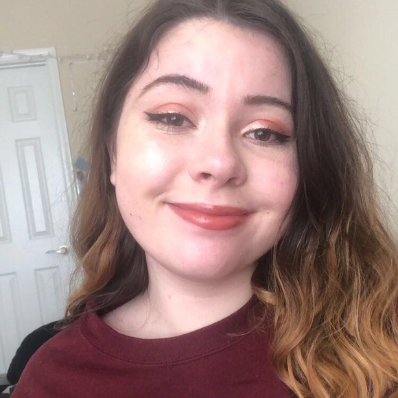 Meet your Posher, Danielle - Picture 1 of 1